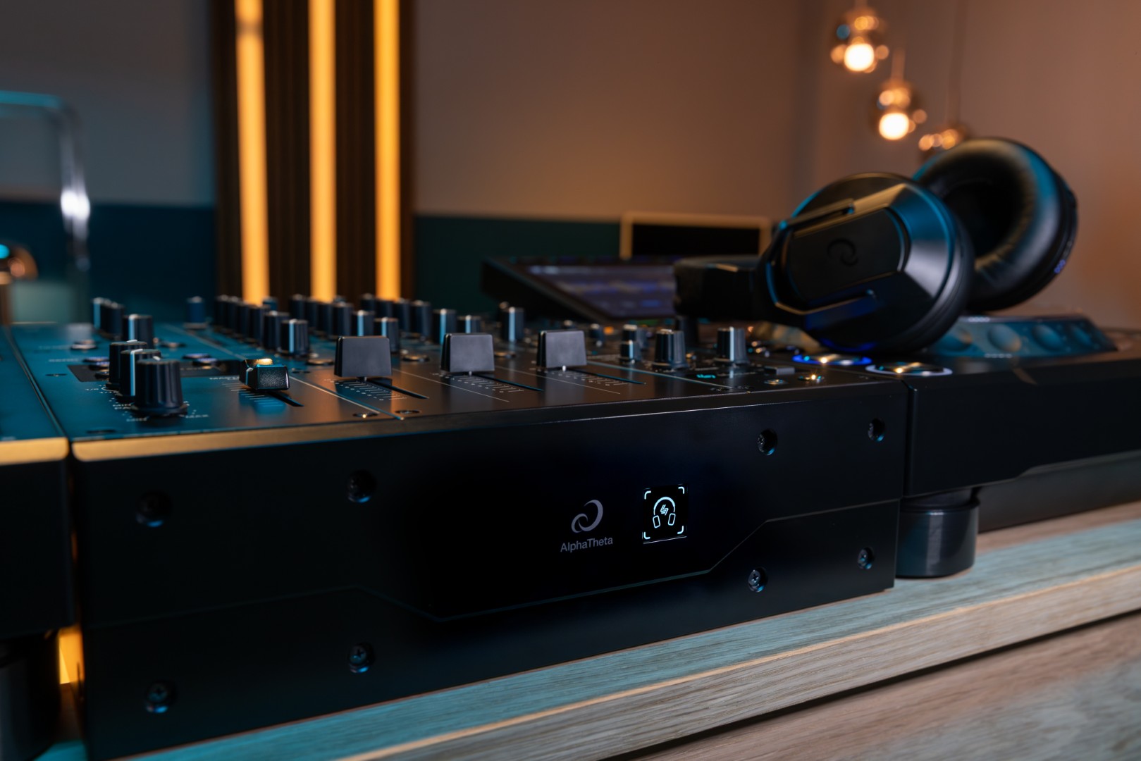 Alphatheta Djm-v5 - DJ-Mixer - Variation 10