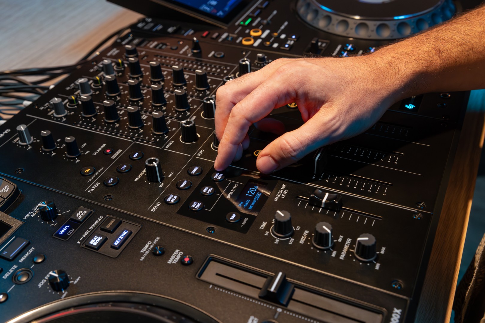 Alphatheta Djm-v5 - DJ-Mixer - Variation 13