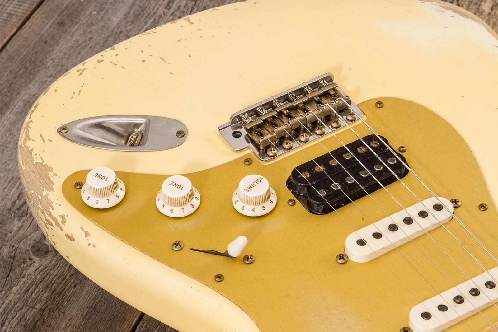 Fender Custom Shop Strat 1956 Hss Trem Mn #r143989 - Relic Vintage White - Elektrische gitaar in Strat vorm - Variation 3