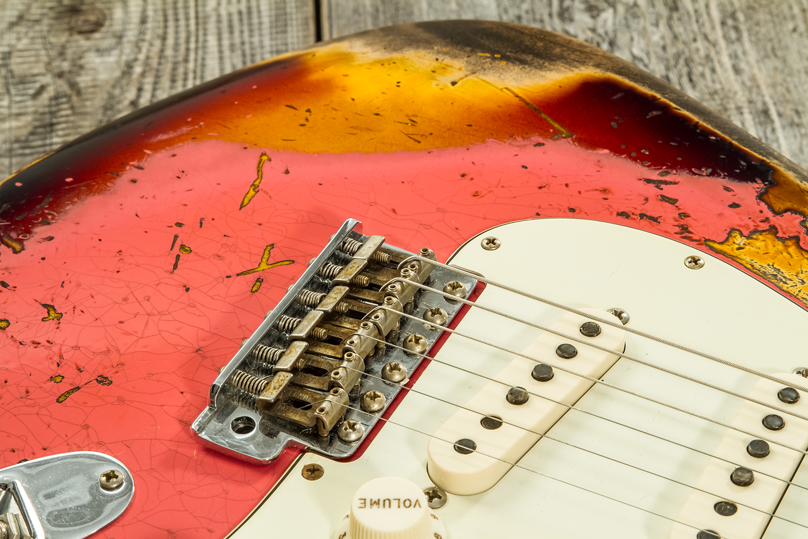 Fender Custom Shop Strat 1960/63 3s Trem Rw #cz566764 - Super Heavy Relic Fiesta Red Ov. 3-color Sunburst - Elektrische gitaar in Str-vorm - Variation
