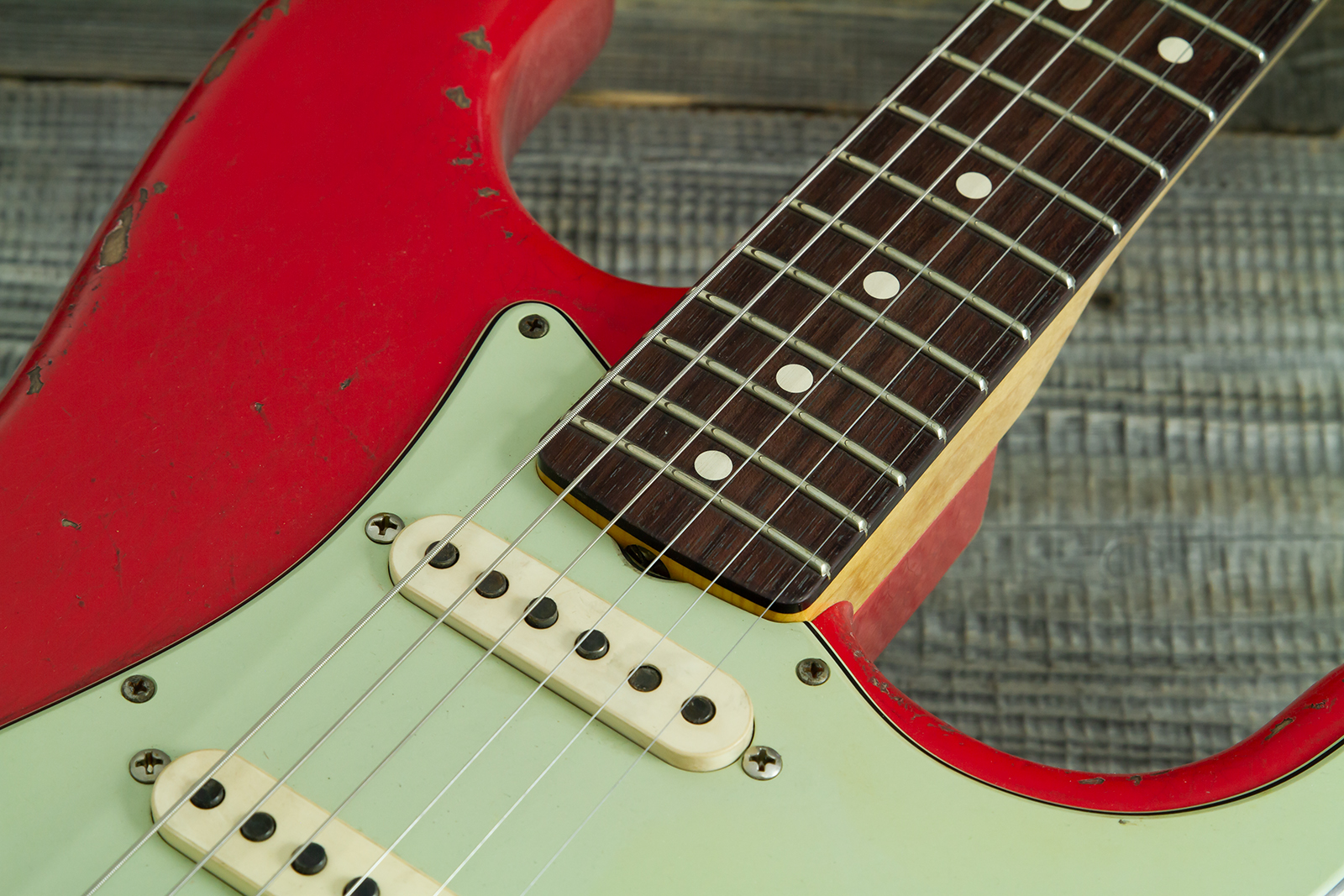 Fender Custom Shop Strat 1963 Mb A.macnutt 3s Trem Rw #r144111 - Relic Fiesta Red - Elektrische gitaar in Strat vorm - Variation 4