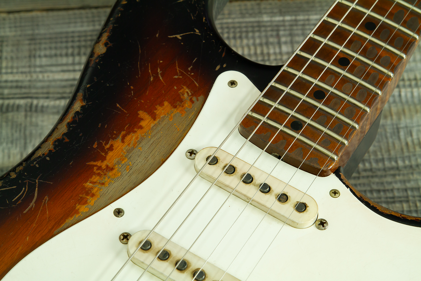 Fender Custom Shop Strat 50s Mb A.macnutt 3s Trem Rw #r132343 - Heavy Relic 2-color Sunburst - Elektrische gitaar in Strat vorm - Variation 5