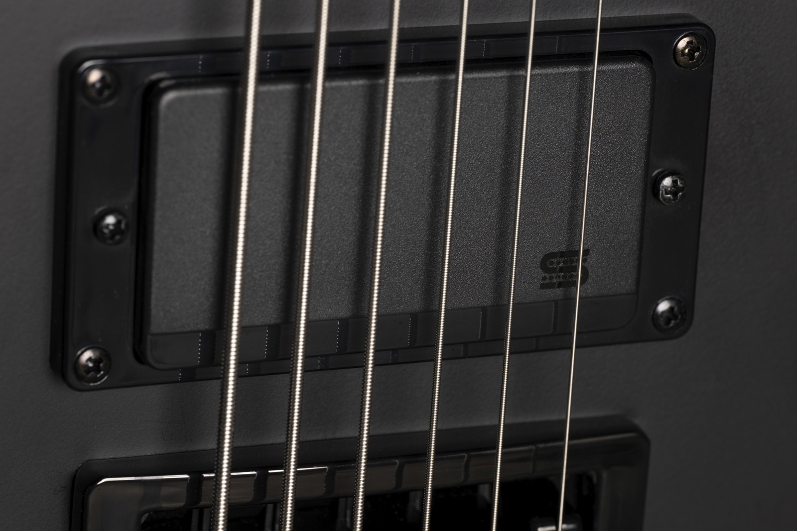 Ltd M-6 Evertune Baritone Black Metal Series Ht 1h Eb - Black Red Burst Satin - Elektrische gitaar in Strat vorm - Variation 4