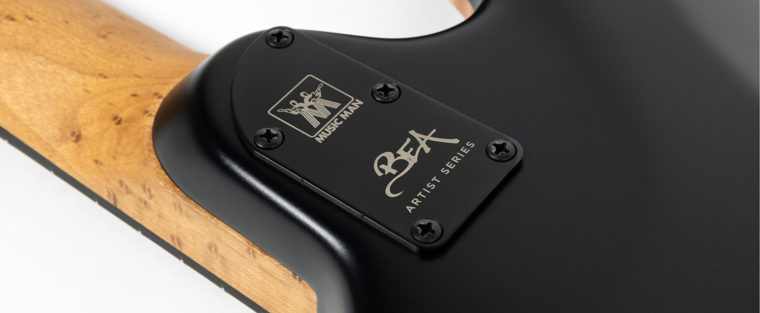 Music Man Rabea Massad Sabre Signature 2h Trem Eb - Emerald Hill Burst - Kenmerkende elektrische gitaar - Variation 3