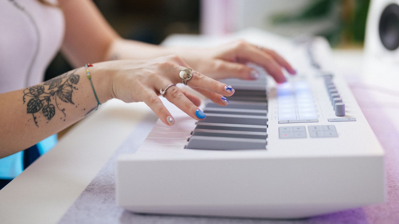 Novation Launchkey 61 Mk4 White - Masterkeyboard - Variation 12