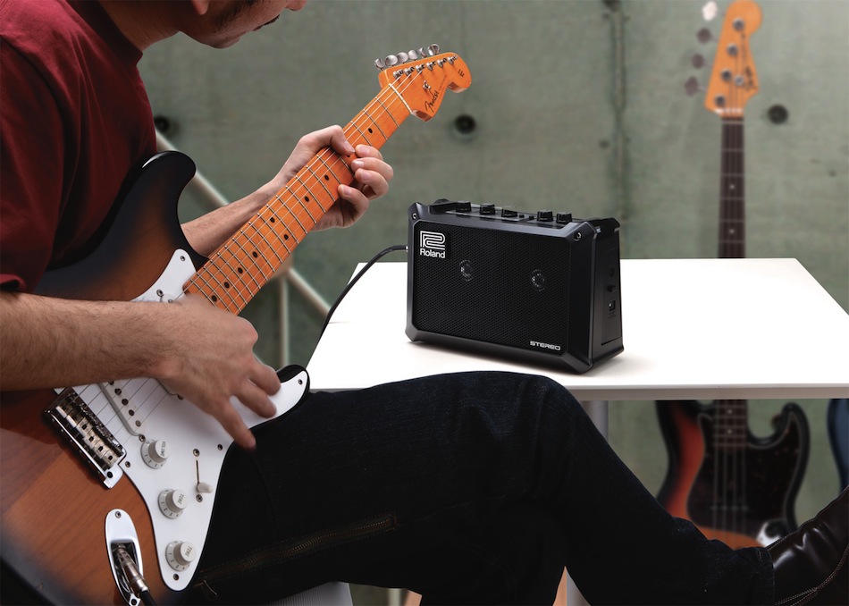 Roland Mobile Cube Battery Power Stereo Amp 2.5w 2x4 - Elektrische gitaar mini versterker - Variation 5