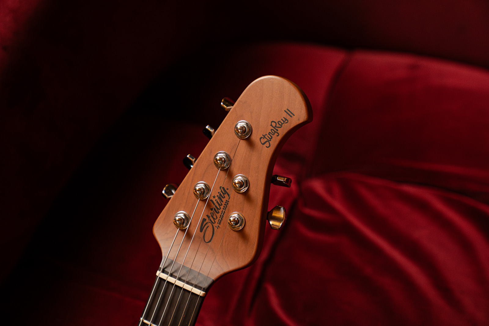 Sterling By Musicman Stingray Ii Trem Hh Rw - Blue Pearl - Elektrische gitaar in Strat vorm - Variation 4