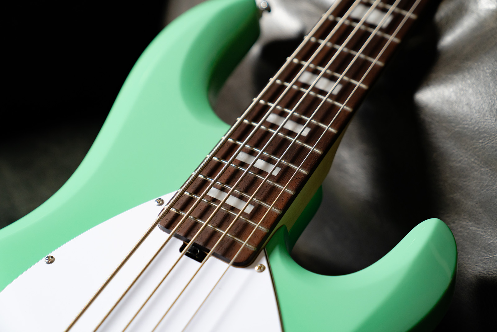 Sterling By Musicman Stingray4  5-cordes 1h Jat - Seafoam Green - Solid body elektrische bas - Variation 4