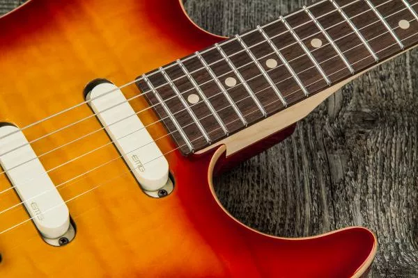Solid body elektrische gitaar Suhr                           Standard Legacy 01-LTD-0030 #70282 - aged cherry burst