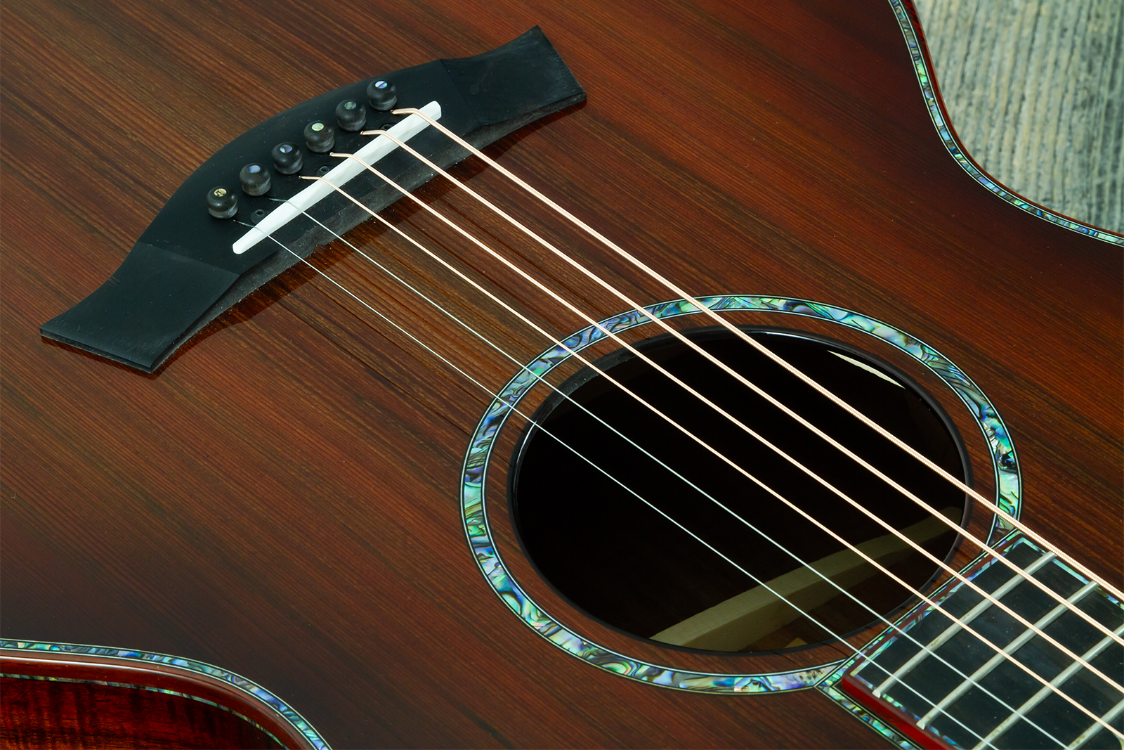 Taylor Custom Shop Grand Auditorium Cw Redwood / Koa Eb Es2 #1211143039 #1210103110 - Shaded Edgeburst - Folk gitaar - Variation 4