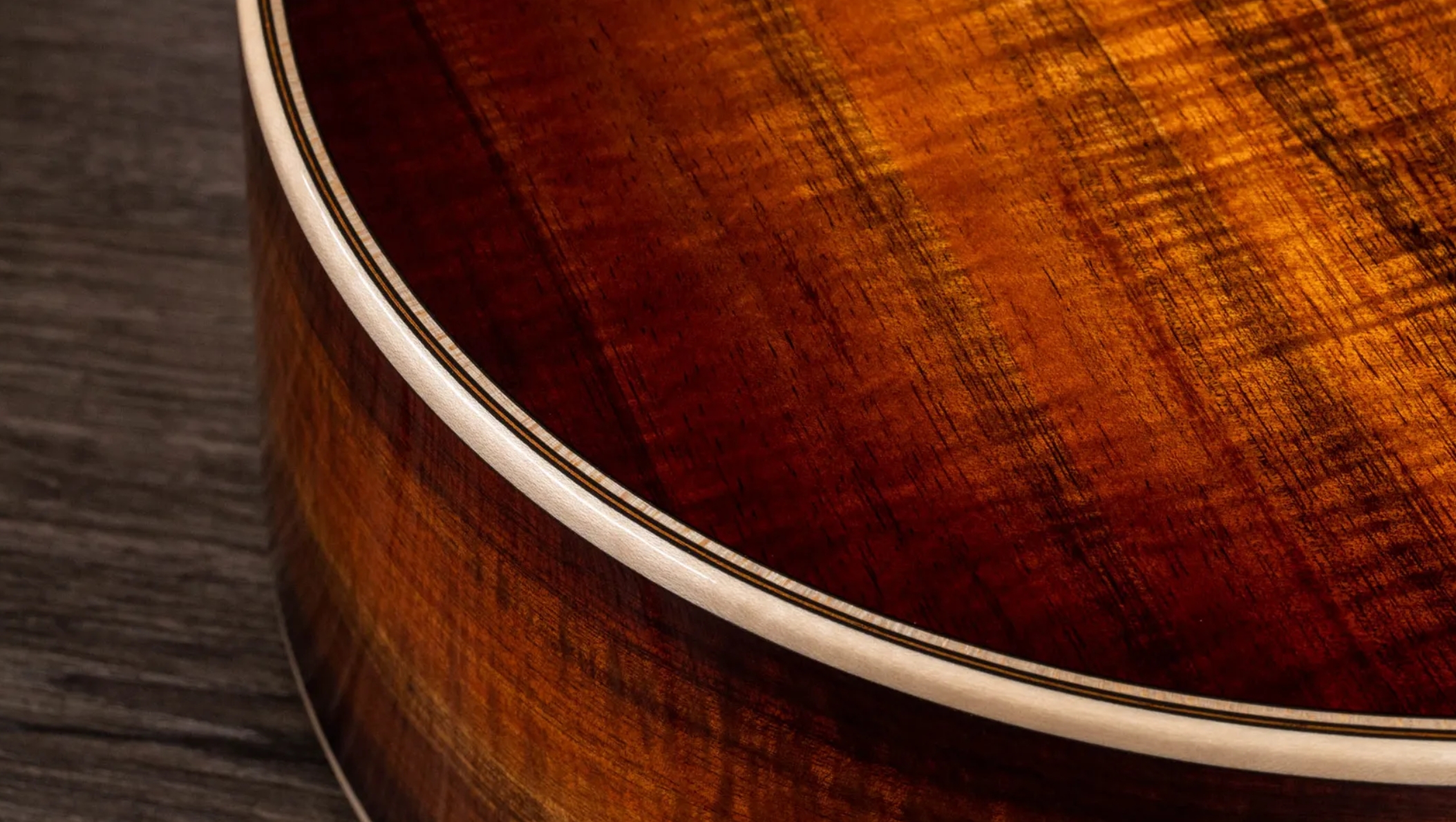 Taylor K22ce 12-fret Grand Concert Cw Shsc Tout Koa Eb Es2 - Dark Edgeburst - Folk gitaar - Variation 2